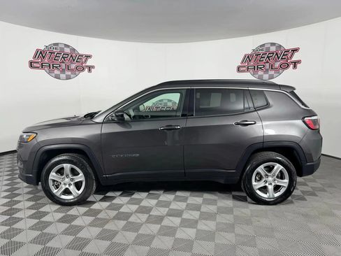Used 2024 Jeep Compass Latitude AWD/4WD image 4