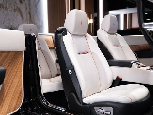 Used 2016 Rolls-Royce Dawn RWD image 18