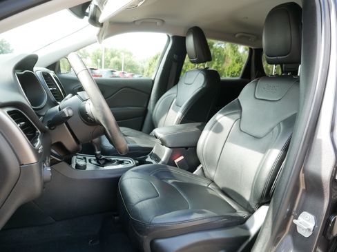 Used 2019 Jeep Cherokee Limited AWD/4WD image 34
