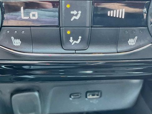 Used 2026 Chevrolet Trax RS w/ Sunroof Package FWD image 21