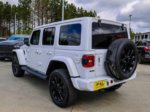 Used 2020 Jeep Wrangler Unlimited Sahara AWD/4WD image 4