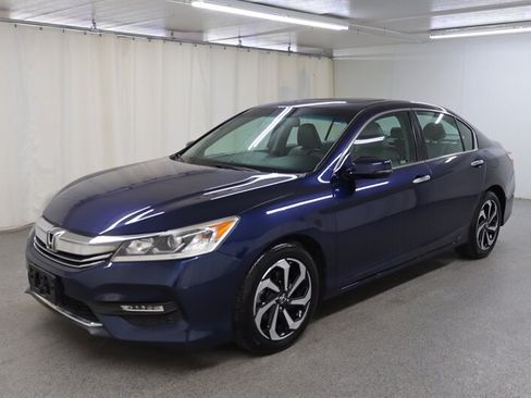 Used 2017 Honda Accord EX-L image 3