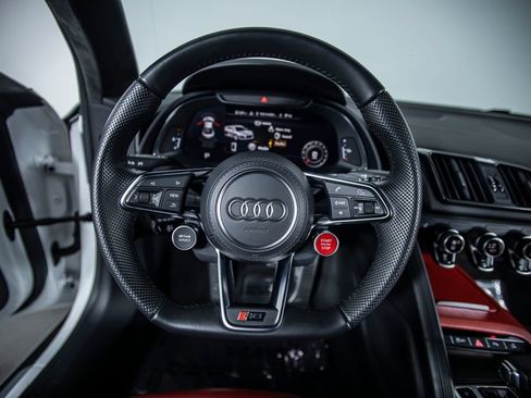 Used 2018 Audi R8 V10 w/ Premium Package RWD image 41
