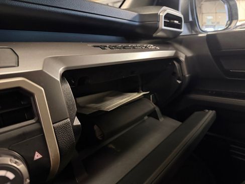 Used 2025 Toyota Tacoma SR5 AWD/4WD image 38