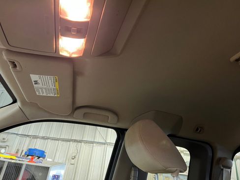 Used 2016 Nissan Frontier SV image 24