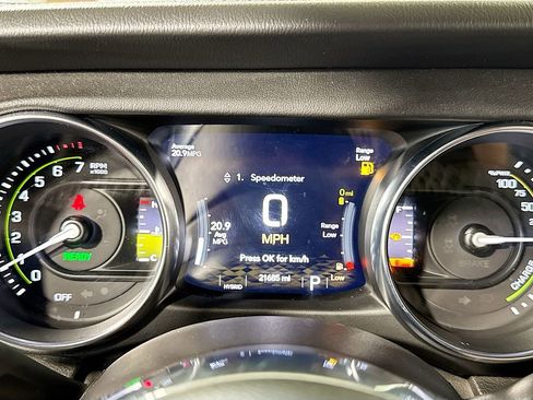 Used 2023 Jeep Wrangler Unlimited Sahara image 17