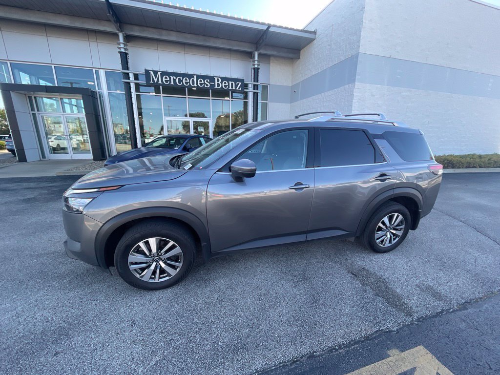 Used 2025 Nissan Pathfinder SL AWD/4WD image 7
