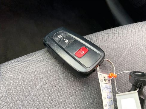 Used 2025 Toyota RAV4 XLE FWD image 14