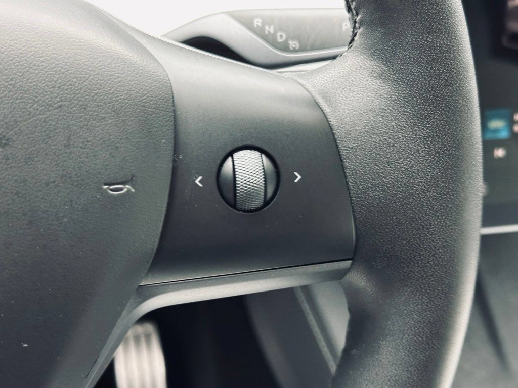 Used 2023 Tesla Model Y Performance AWD/4WD image 30