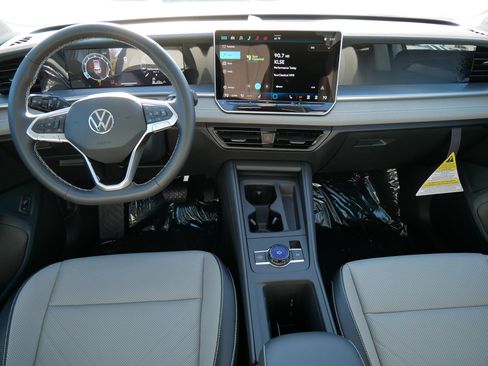 New 2026 Volkswagen Tiguan SE image 8