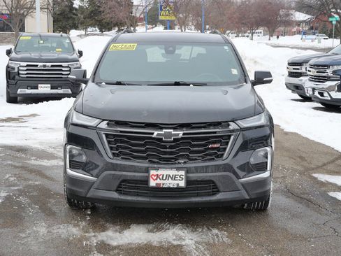 Used 2023 Chevrolet Traverse RS image 2