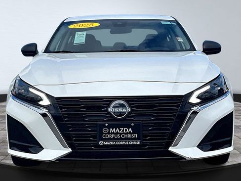 Used 2025 Nissan Altima 2.5 SV FWD image 3