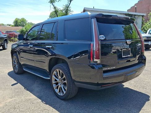 Used 2020 Cadillac Escalade Luxury w/ Escalade Sport Edition AWD/4WD image 6