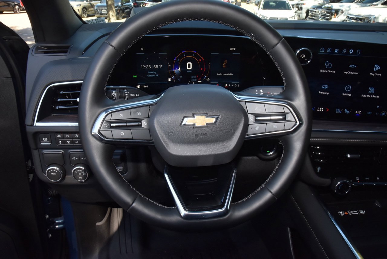 Used 2026 Chevrolet Suburban Premier RWD image 25