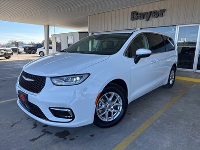 Used 2023 Chrysler Pacifica Touring-L