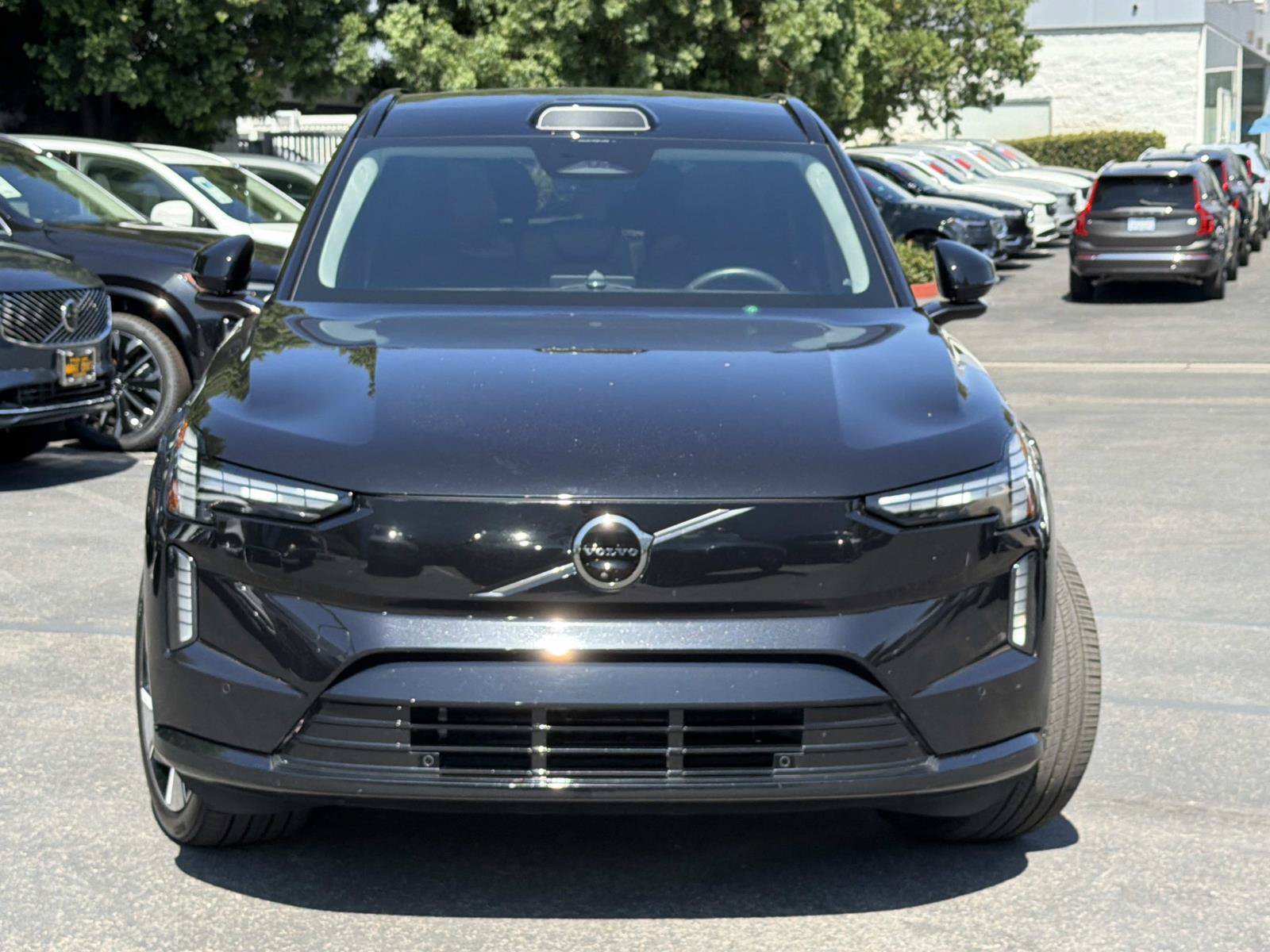Certified 2025 Volvo EX90 Ultra AWD/4WD image 2