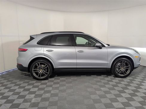 Used 2021 Porsche Cayenne image 2