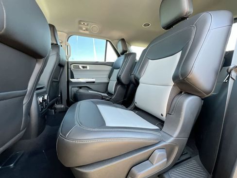 Used 2024 Ford Explorer XLT w/ Equipment Group 202A AWD/4WD image 19