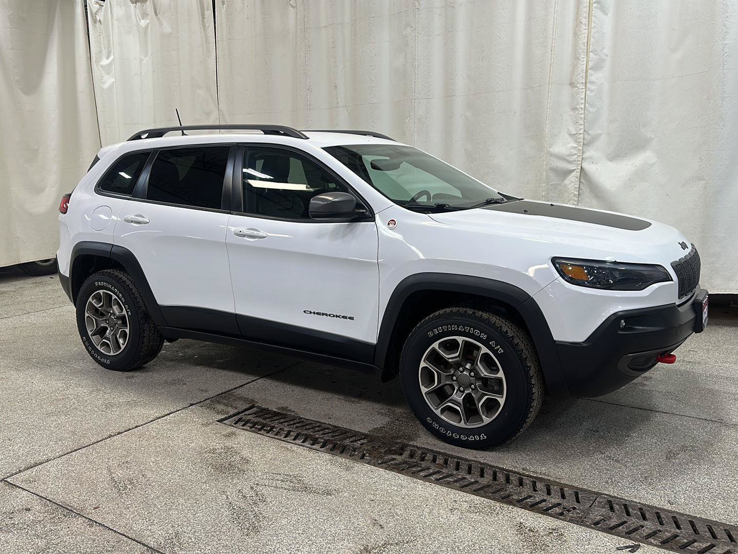Used 2020 Jeep Cherokee Trailhawk w/ Comfort/Convenience Group AWD/4WD image 7