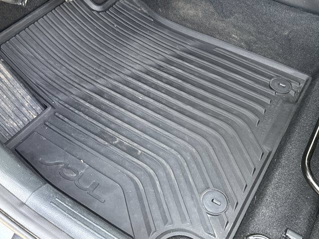 Used 2025 Kia Soul LX w/ LX Technology Package FWD image 15