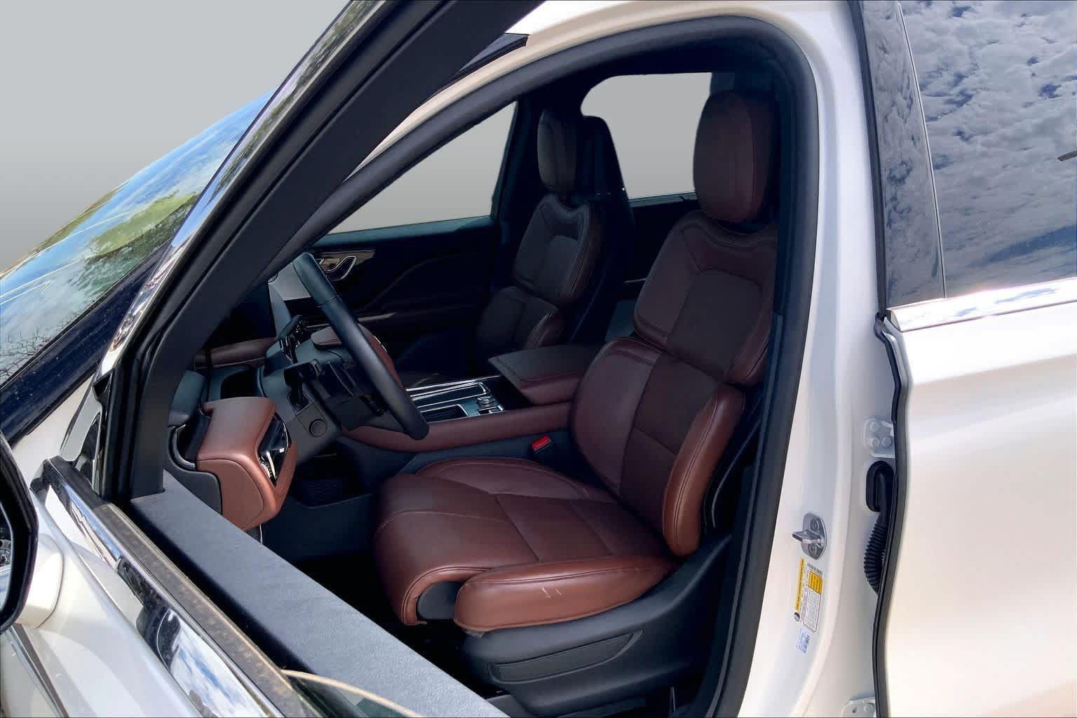 Certified 2025 Lincoln Aviator Reserve w/ Equipment Group 201A AWD/4WD image 8