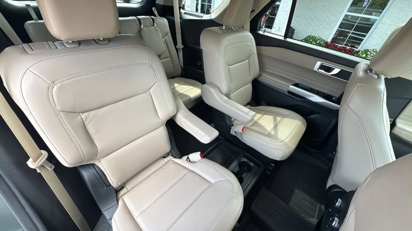 Used 2021 Ford Explorer XLT w/ Equipment Group 202A RWD image 29