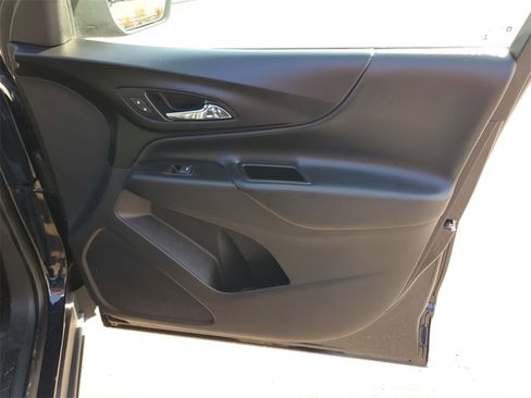 Used 2021 Chevrolet Equinox LT image 38