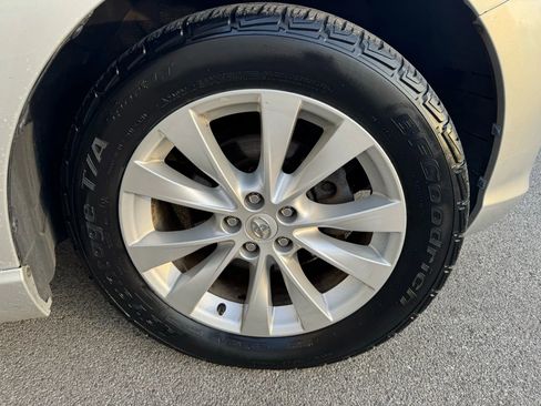 Used 2013 Toyota Venza XLE image 25