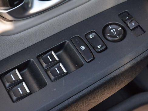 Used 2023 Honda Pilot LX image 11