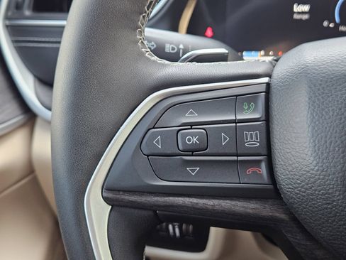 Used 2025 Jeep Grand Cherokee Limited RWD image 23