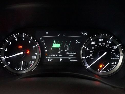Certified 2021 Toyota Highlander XLE FWD image 15