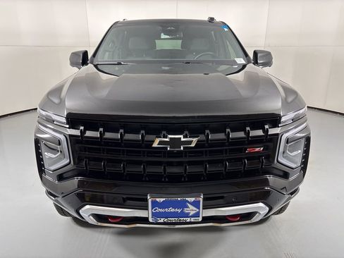 Used 2025 Chevrolet Suburban Z71 image 4