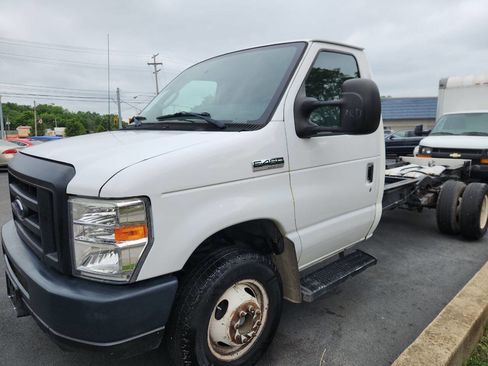 Used 2017 Ford E-450 and Econoline 450 Super Duty w/ Power Windows & Locks Group image 7