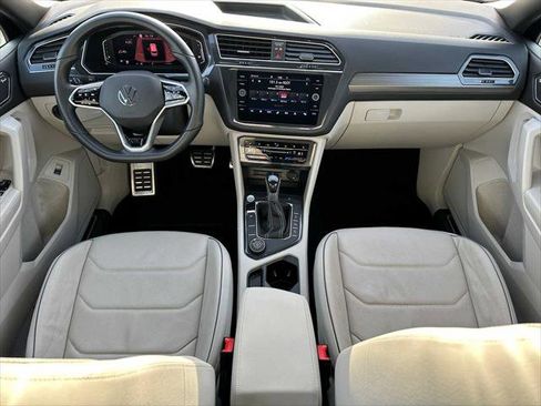 Used 2022 Volkswagen Tiguan SEL R-Line image 18