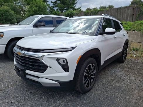 Used 2025 Chevrolet TrailBlazer LT FWD image 3