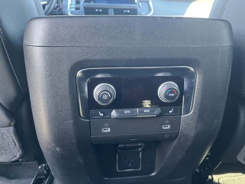 Used 2023 Chevrolet Tahoe Premier AWD/4WD image 17