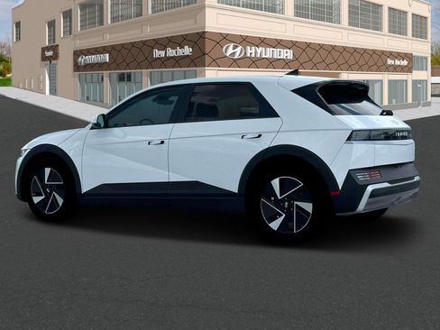 New 2025 Hyundai Ioniq 5 SE image 4