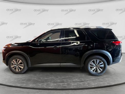 Used 2025 Nissan Pathfinder SL AWD/4WD image 4