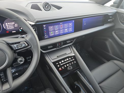 New 2025 Porsche Macan 4S Electric image 20