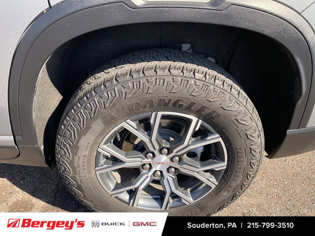 Certified 2024 GMC Acadia AT4 w/ Luxury Package AWD/4WD image 37