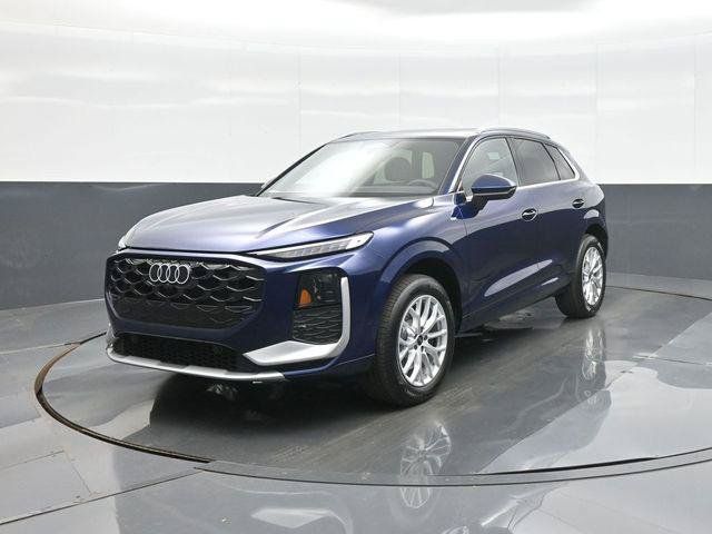Used 2026 Audi Q3 quattro 2.0T w/ Driver Assistance Package AWD/4WD image 3