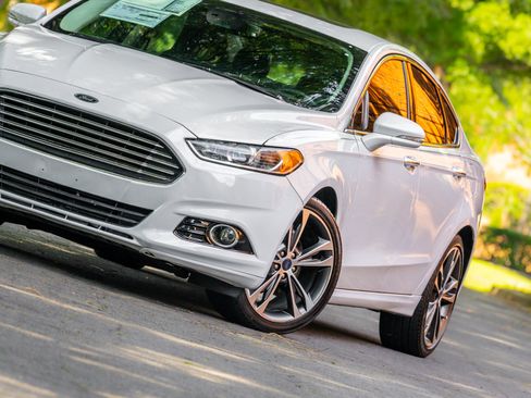 Used 2020 Ford Fusion Titanium FWD image 23