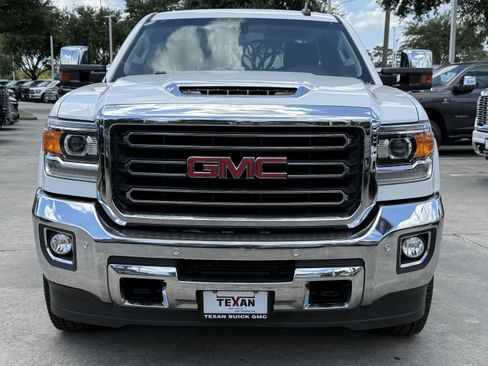 Used 2018 GMC Sierra 2500 SLT w/ Duramax Plus Package AWD/4WD image 10