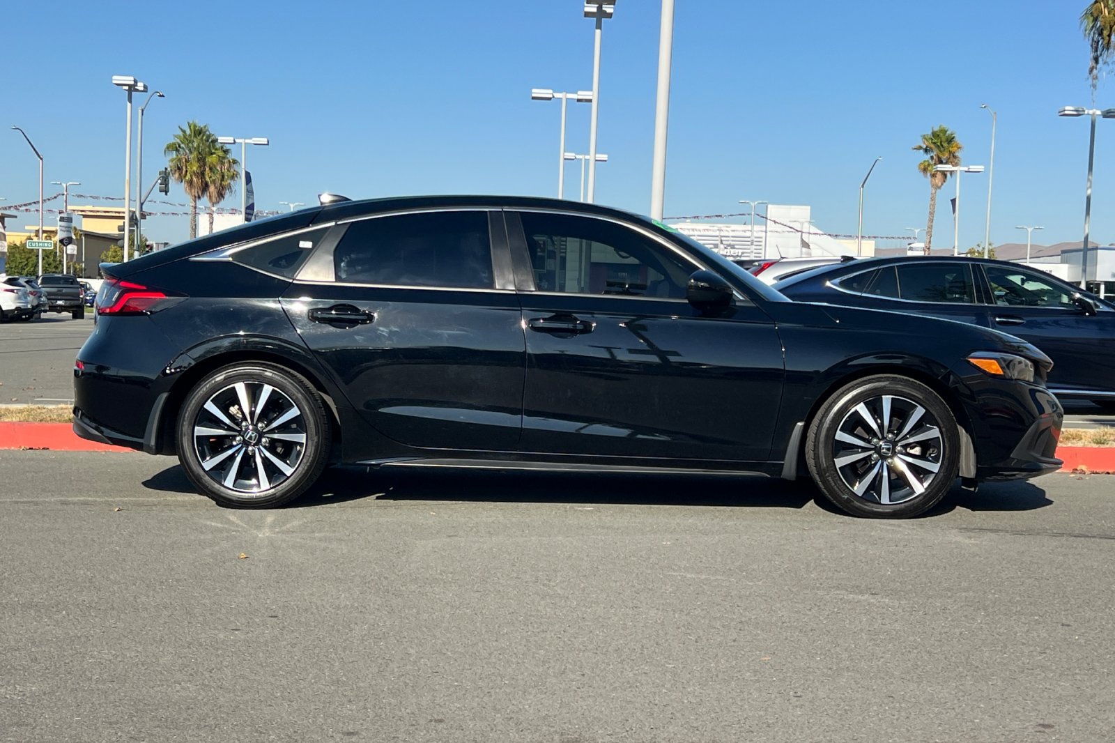 Used 2023 Honda Civic EX-L image 3