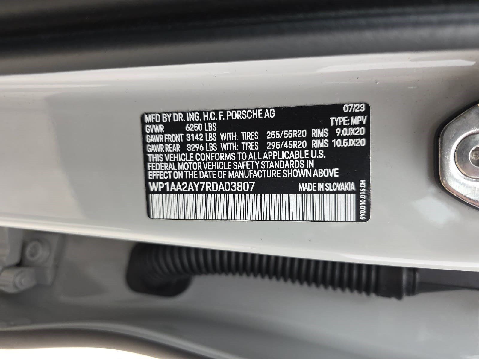 Used 2024 Porsche Cayenne AWD/4WD image 30