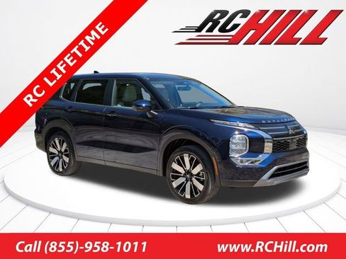 New 2026 Mitsubishi Outlander SE image 1