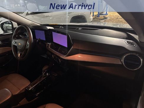 Certified 2025 Chevrolet Trax LT w/ LT Convenience Package image 7