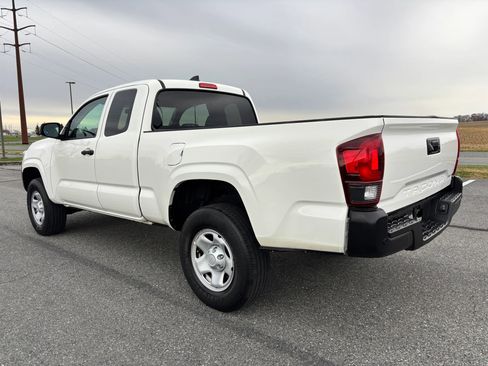 Used 2020 Toyota Tacoma SR image 9