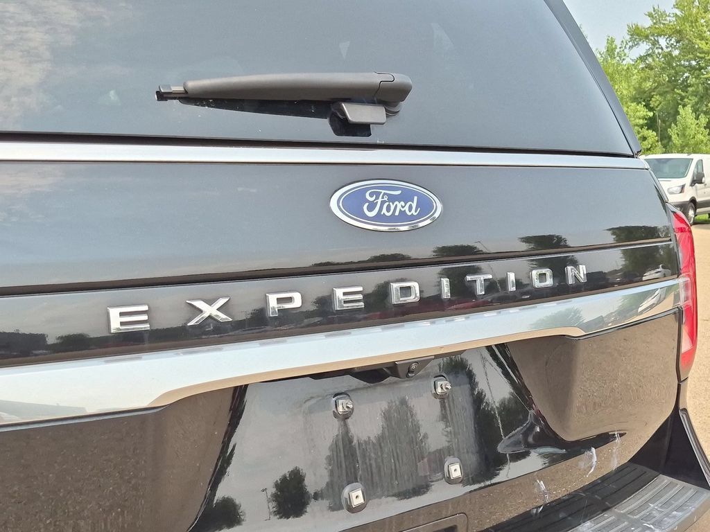 Certified 2023 Ford Expedition Platinum AWD/4WD image 10