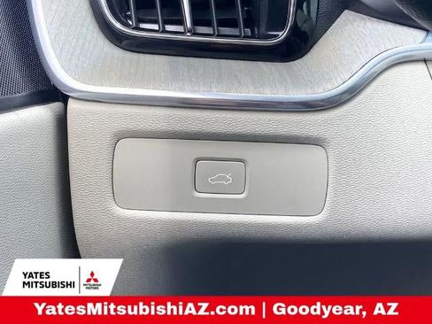 Used 2023 Volvo XC60 B5 Plus image 14
